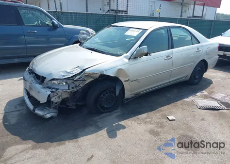 2002 Toyota Camry Le/Xle/Se z USA, uszkodzony, nr VIN 4T1BE32KX2U552087